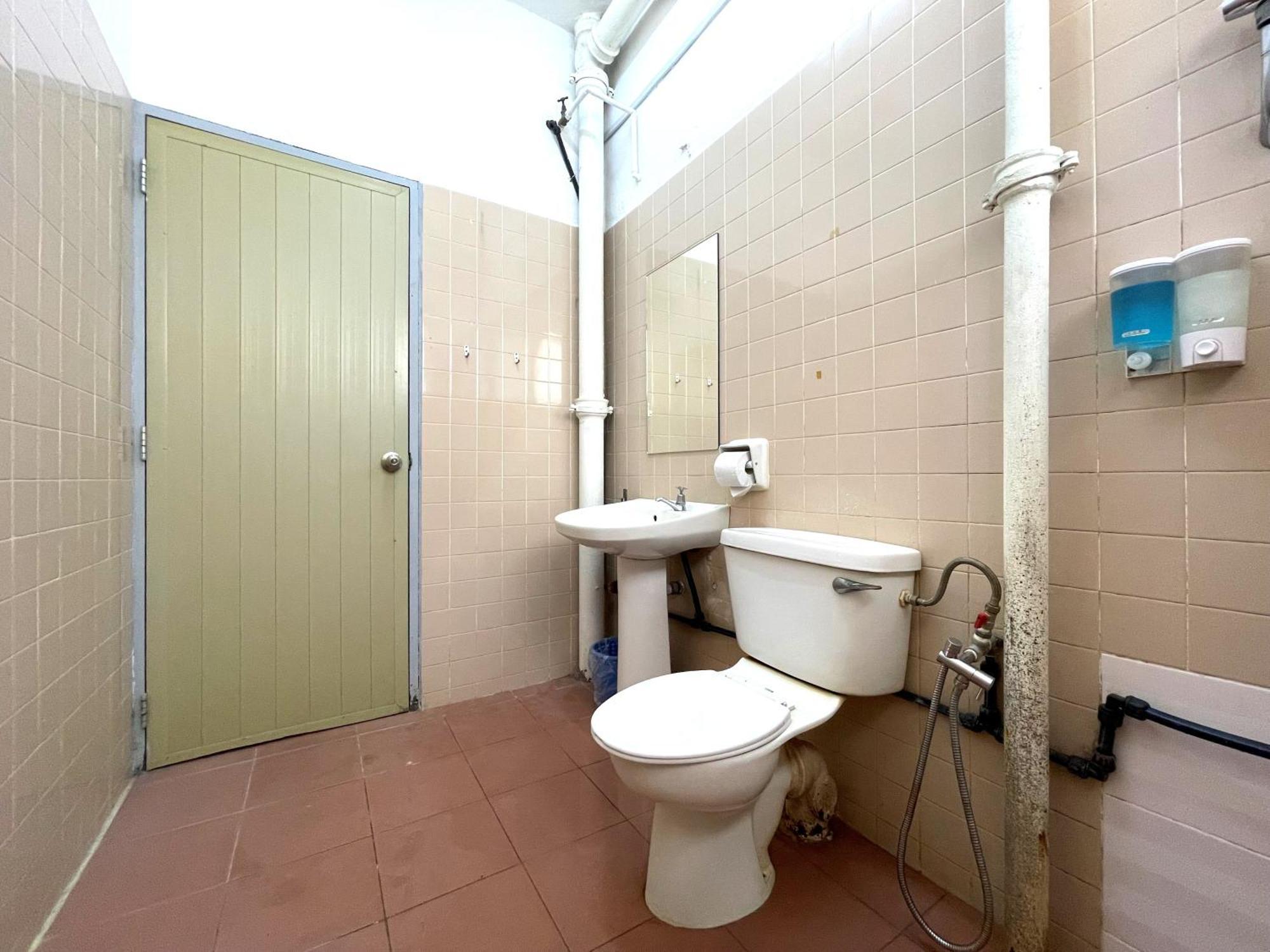 Oyo Home 90326 Wg Guest House George Town Esterno foto