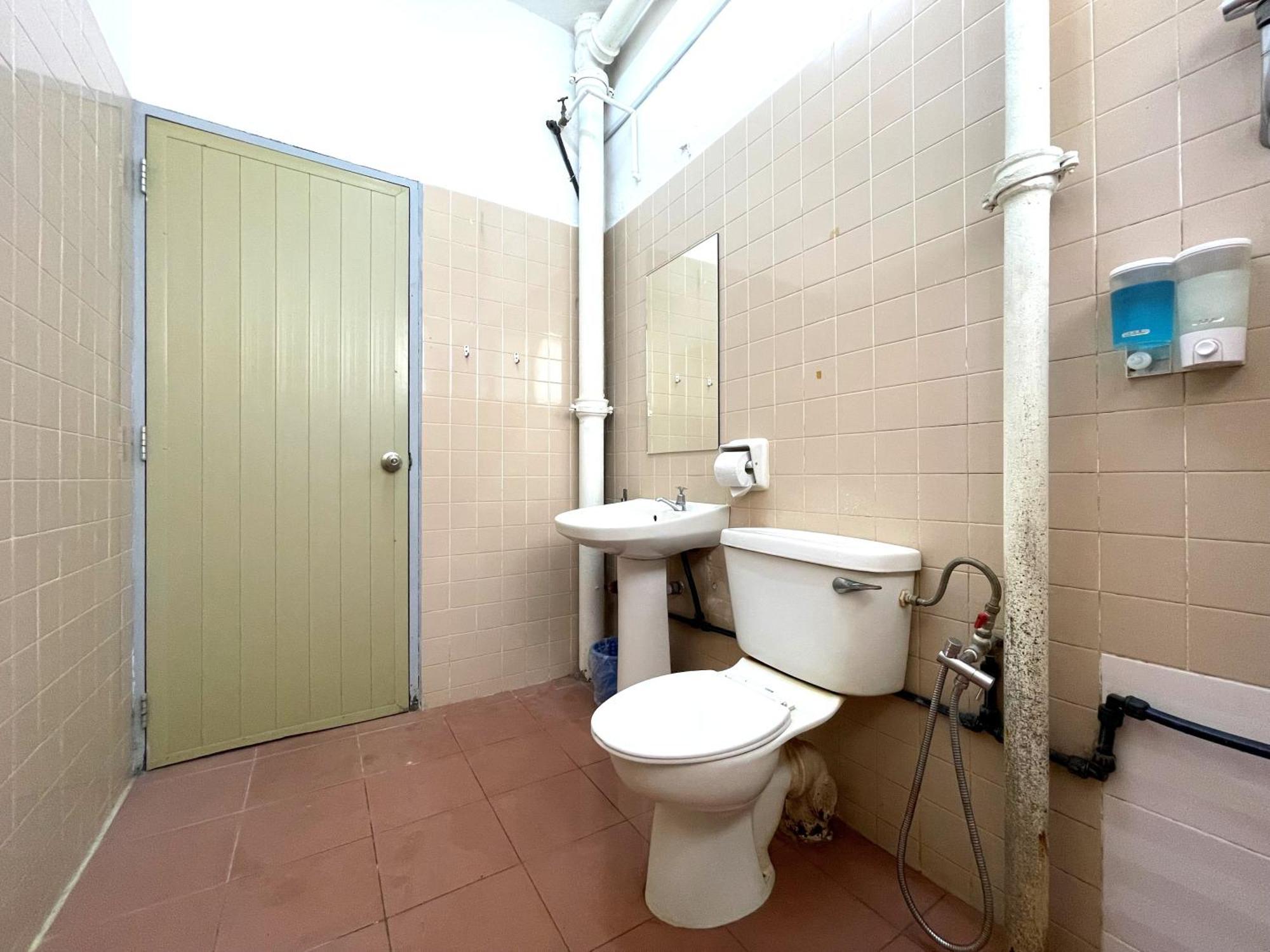 Oyo Home 90326 Wg Guest House George Town Esterno foto