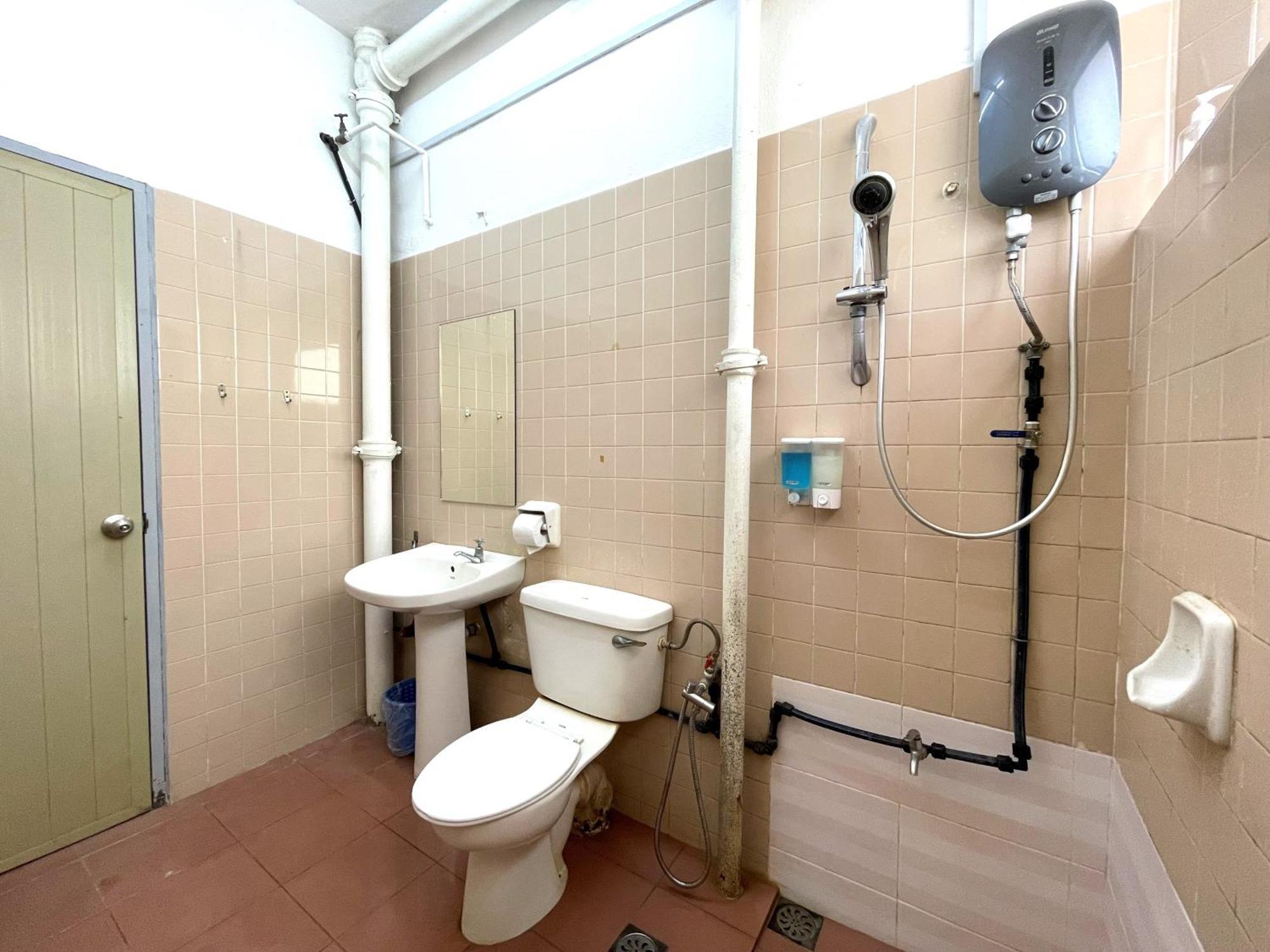 Oyo Home 90326 Wg Guest House George Town Esterno foto