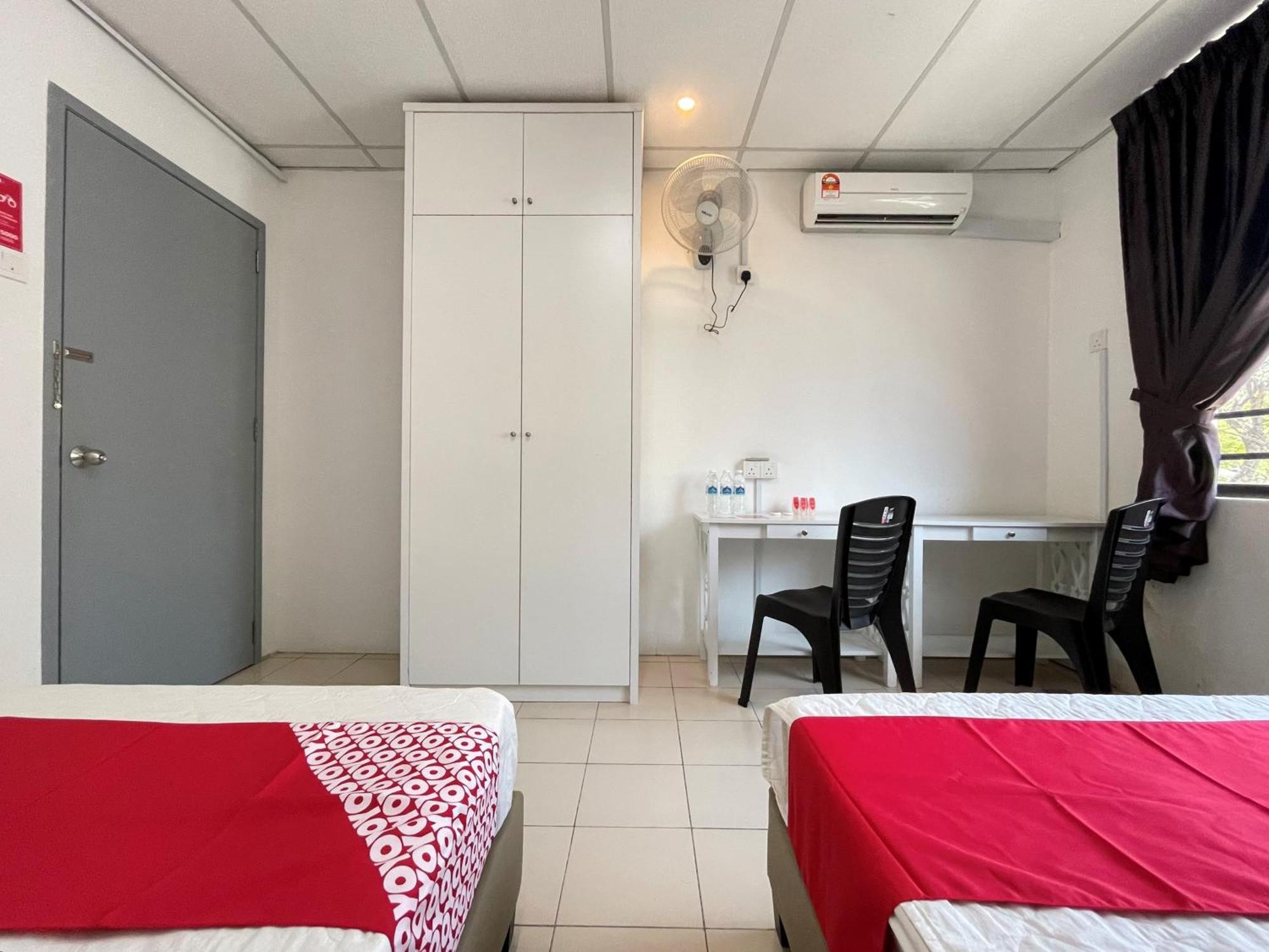 Oyo Home 90326 Wg Guest House George Town Esterno foto